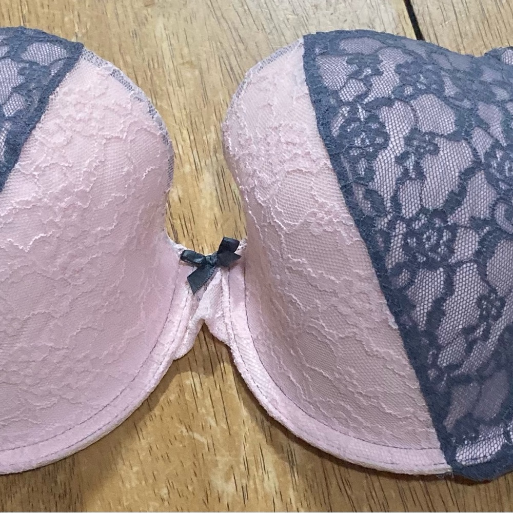 Beautiful Victoria’s secret Bra size 36DD new